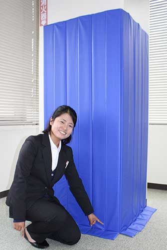 自立式壁面養生ボード「ロールスタット」