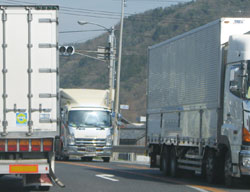 日本通運　国内複合輸送で新サービス、環境に配慮したルート