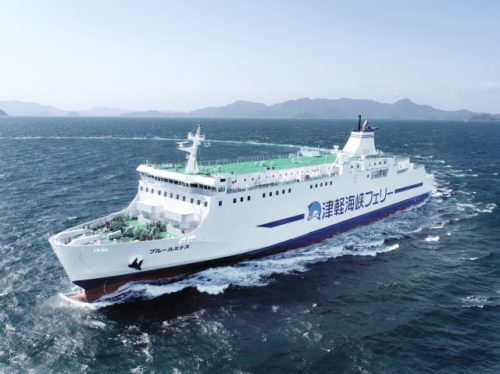 津軽海峡フェリー　「ブルールミナス」就航　トラック７１台積載可能