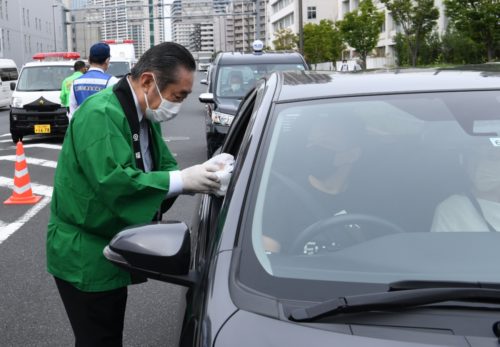 福山通運 事故なし の願い込めて梨を配布 物流ニュース 物流ウィークリー 物流 運送 ロジスティクス業界の総合専門紙