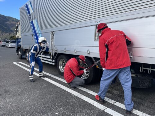 岐阜県高速道路交通安全協　大型車の車輪脱落事故防止を啓発