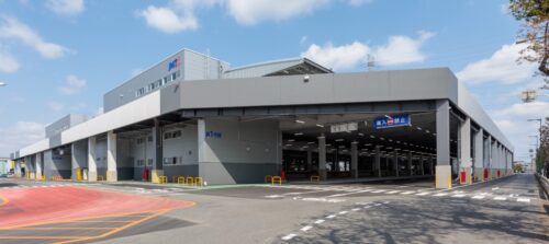 日本自動車ターミナル　ＪＭＴ板橋（東棟）が完成　柱を最小限に利便性高く
