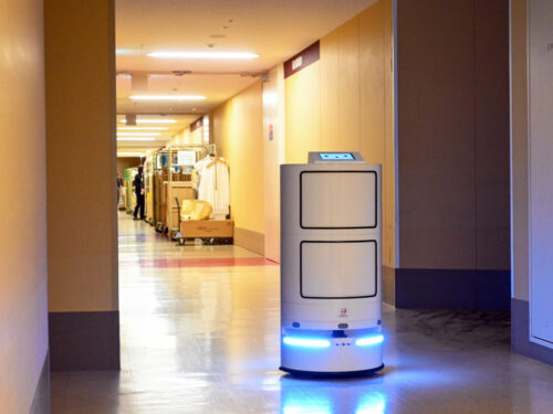 ワールドサプライなど　商業施設館内で自動配送ロボット実証実験