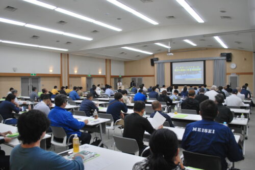 陸災防大阪府支部　テールゲートリフター特別教育講習会を開催