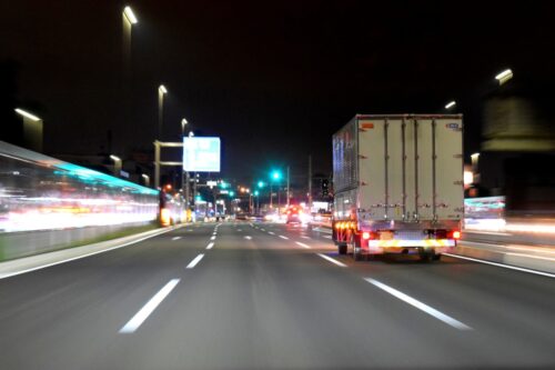 高速道路深夜割見直し　トラックドライバー「反対」61.4％