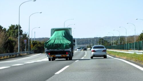 トラックのあおり運転に見える？　動画投稿者に警戒