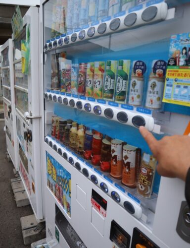 舞子運送　熱中症対策で自販機、１日１本を無料提供