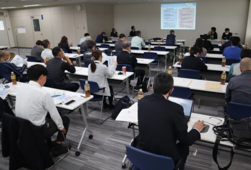 岡ト協　研修会で特車の通行確認制度を説明