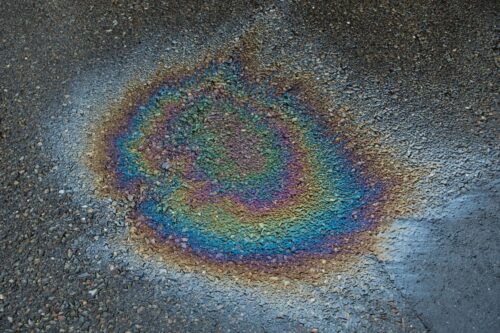 荷下ろし現場で軽油漏れ　着荷主はアスファルト張り替えを要求