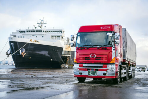 丸吉ロジ　モーダルシフトで運転時間を年間３４０時間削減