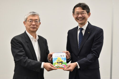 カンダホールディングス　千代田区の小学生へ「うんこドリル」寄贈