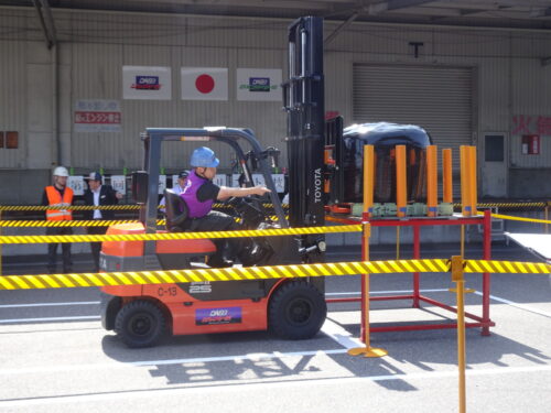 ダイセー倉庫運輸　フォークリフト技能大会、佐藤玲緒氏が２連覇