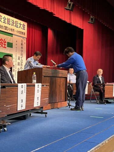 愛ト協尾東支部小牧部会　安全総決起大会で１０人の優良運転者を表彰
