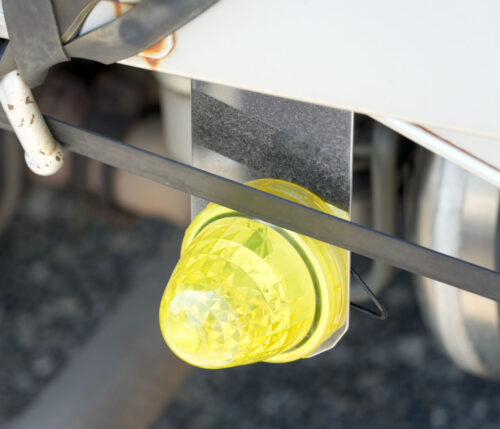 トラックの落下物　事故、渋滞、信頼失墜に直結 「片付け上手なドライバーはリスク少ない」