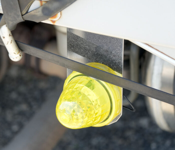 トラックの落下物　事故、渋滞、信頼失墜に直結 「片付け上手なドライバーはリスク少ない」