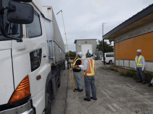 帯広開発建設部　北海道運輸局で特殊車両を取り締まり