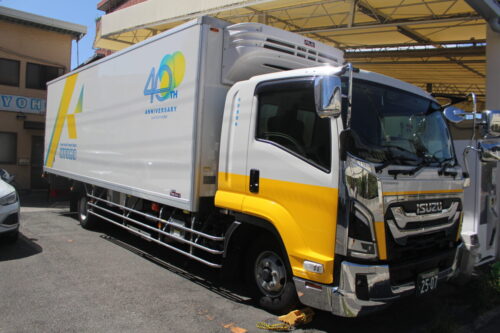 京豊運輸　４０周年記念トラックを導入「付加価値ある物流を」