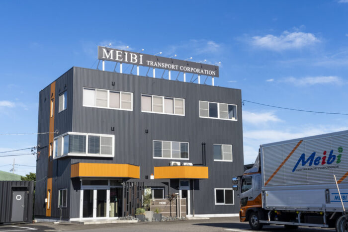 名備運輸　社屋をリニューアル、ネイビーで統一感演出
