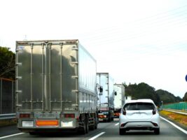 「2024年問題」で運送の現場、誰が担う？　長距離輸送からの撤退