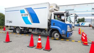 ギオン　初のドライバーコンテスト、狭路走行で安全運行技術競う