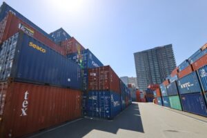 仕事選ぶ運送事業者増　「月120万円でも利益出る」利益率高い海コン