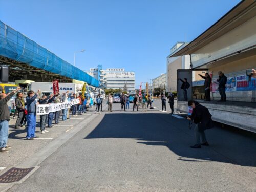 建交労　首都圏トラックパレードで３０台が隊列