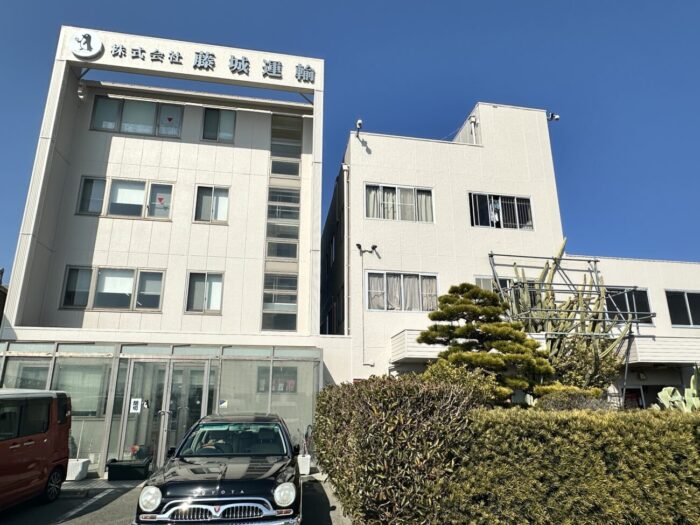 藤城運輸　外壁リニューアルで社屋の印象を一新
