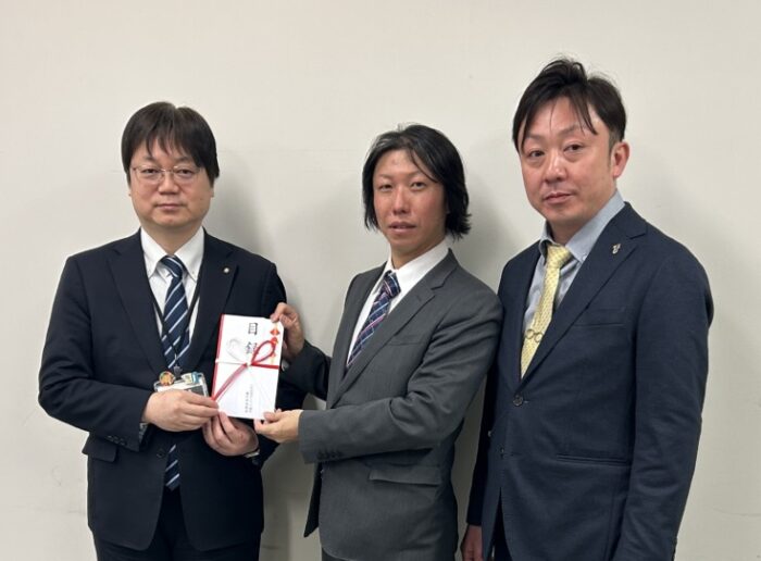 兵青協　県に寄付金を贈呈「子どもの未来のために」