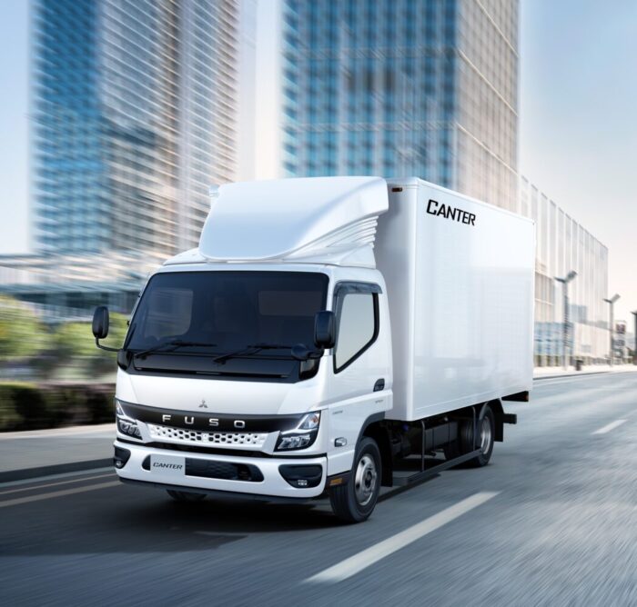 三菱ふそう　新型「キャンター」発売、燃費改善と法規制対応