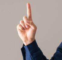 ７割強のトラックドライバー　クレーム「経験あり」　「中指立てた」と誤解も