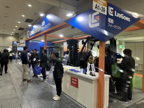 大阪陸運　リチウム電池式フォークを展示