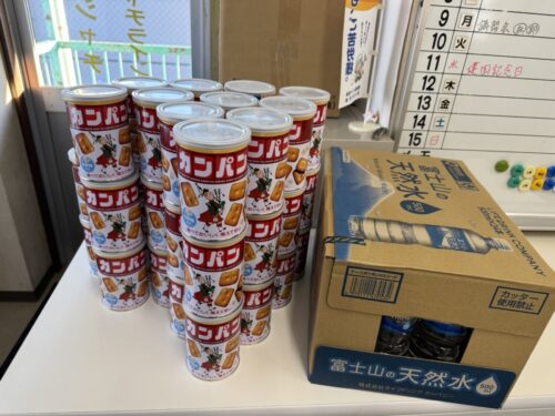 シャチライン　通行止めに備え支援物資をドライバーに支給