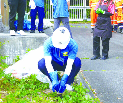 岐ト協青年部会 ＰＡでマナーアップ活動 「黄金ペット」処分体験も