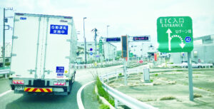 Ｔ２　高速道路料金所を自動運転で通行、国内初
