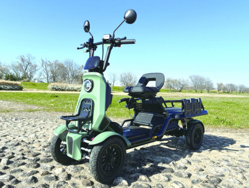 ブレイズ　特定小型原付の四輪電動車販売、積載機能を搭載