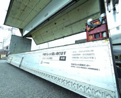 エスコット　トラックのアオリ部分を広告スペースに
