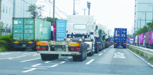 違う違うそれじゃない　現場無視の海コン施策　「今でも平均２～３時間は待つ」
